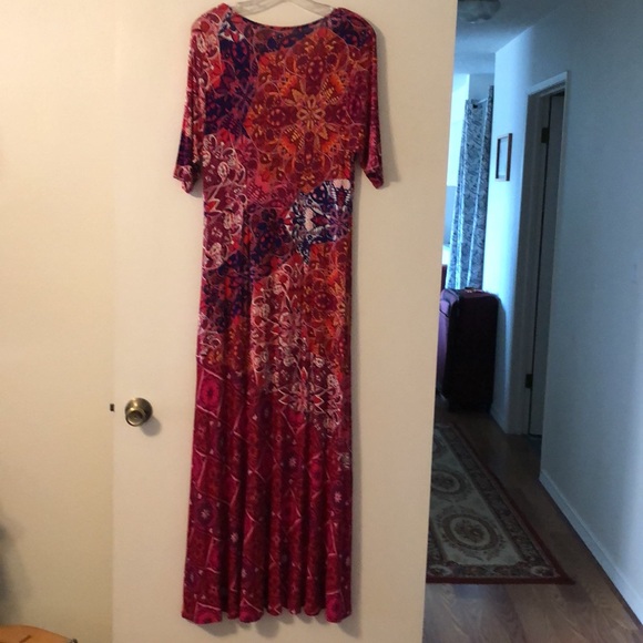 Soft surroundings stretch knit with V-neckline. - Picture 2 of 4